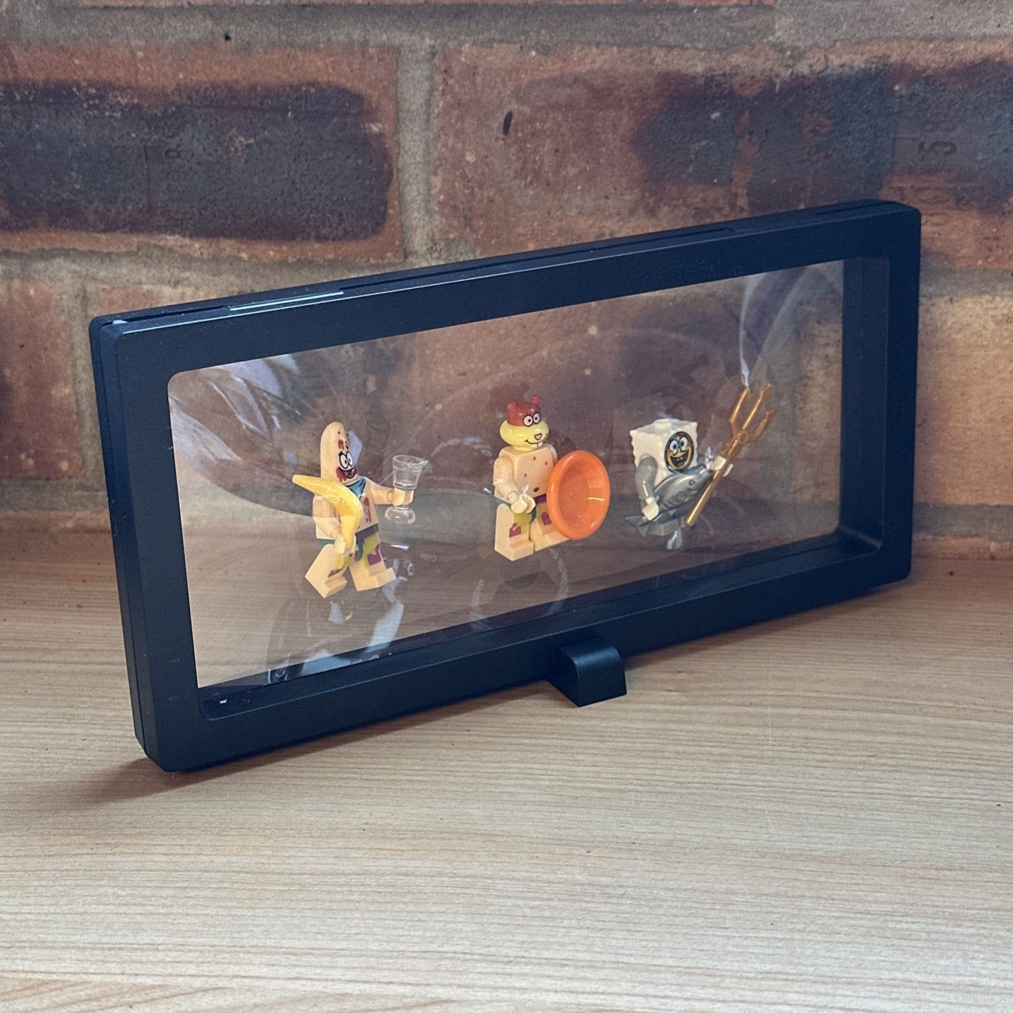Brick Mini Figure Display Case & 3 Figures SpongeBob Patrick Sandy Neptune Battl