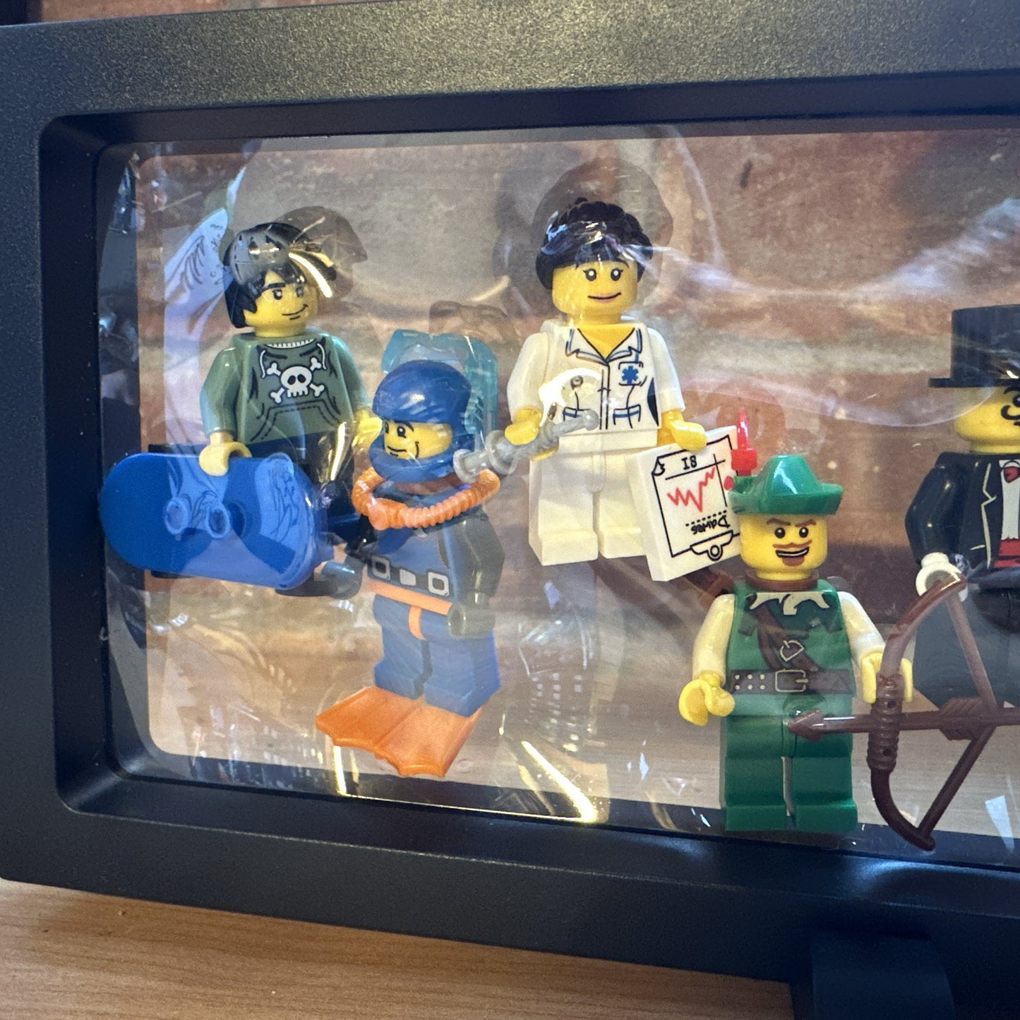 Brick Mini Figure Display Case & 7 Figures Homage to Series 1 Pt2 Zombie Skater