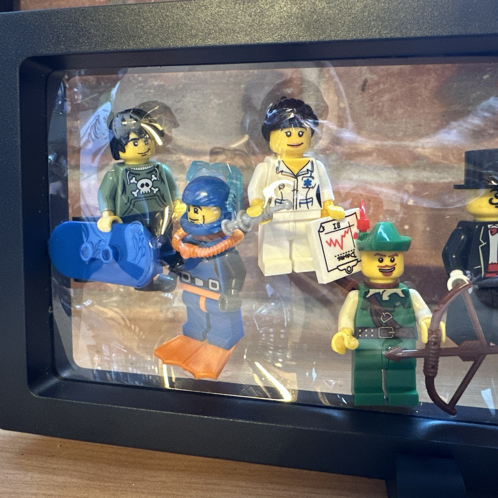 Brick Mini Figure Display Case & 7 Figures Homage to Series 1 Pt2 Zombie Skater