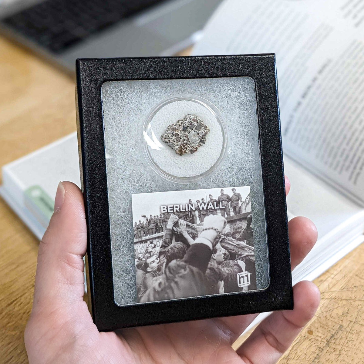 Mini Museum A Piece of the Berlin Wall in a Ryker Box Genuine With COA gift1