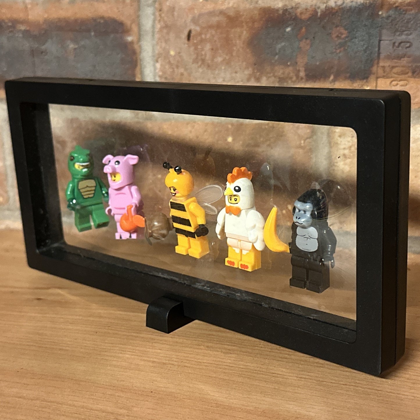 Brick Mini Figure Display Case & 5 Figures Character Scene Dino Pig Bee Chicken