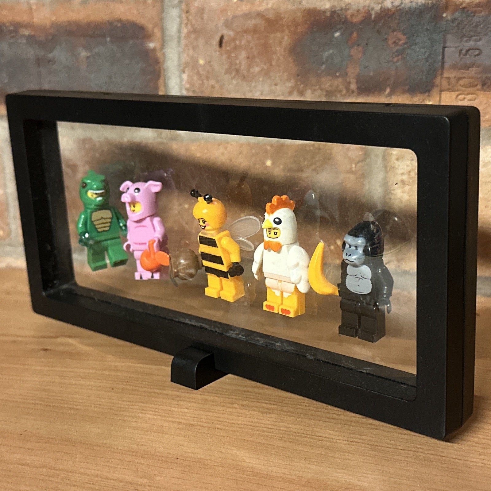 Brick Mini Figure Display Case & 5 Figures Character Scene Dino Pig Bee Chicken
