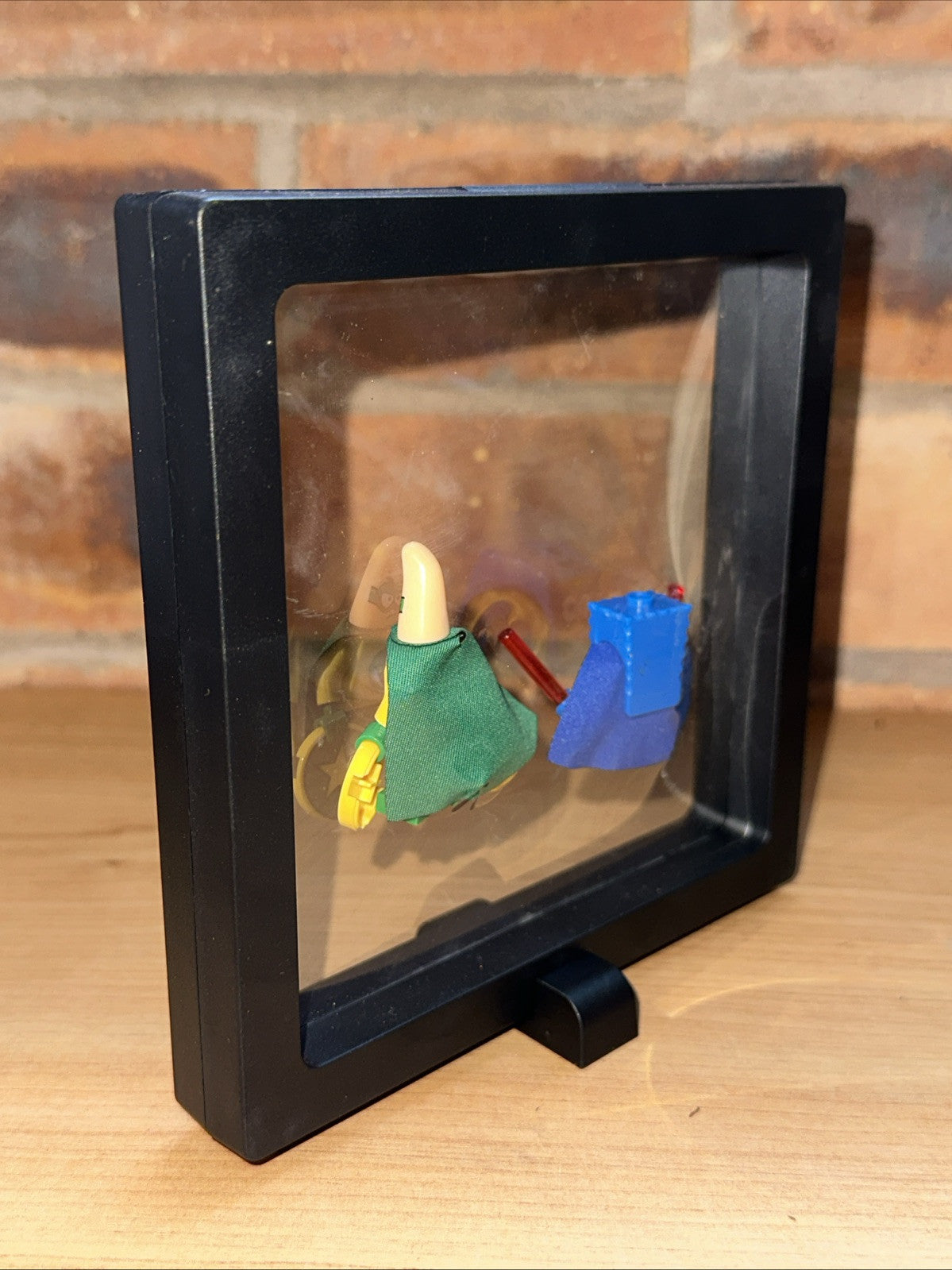 Brick Mini Figure Display Case & 2 Figures SpongeBob And Patrick Superheroes