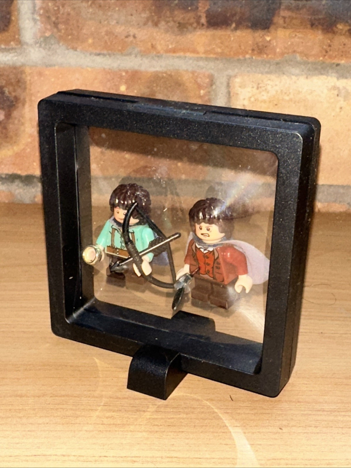 Brick Mini Figure Display Case With 2 Frodo S  Lord Of The Rings LOTR Battle0
