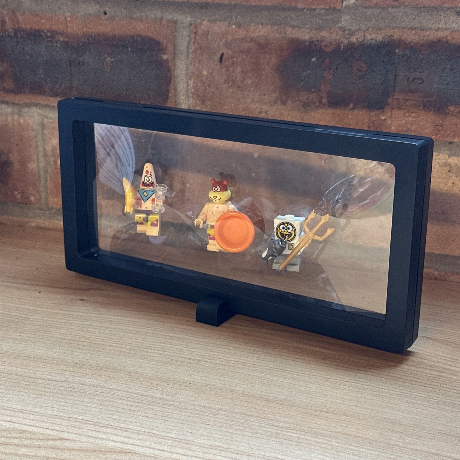 Brick Mini Figure Display Case & 3 Figures SpongeBob Patrick Sandy Neptune Battl