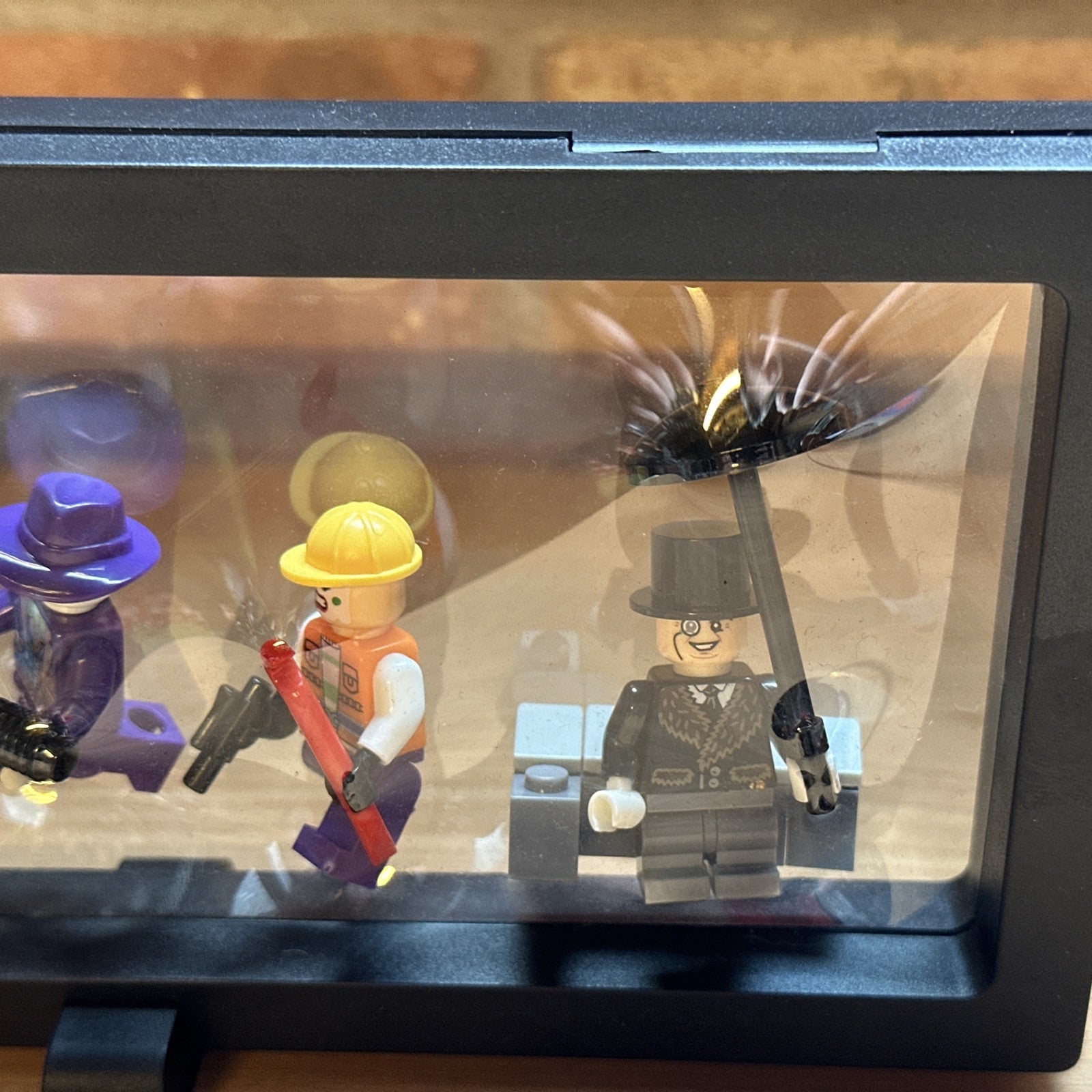 Brick Mini Figure Batman Display Case & 4 Figures Batman Vs Joker & Penguin