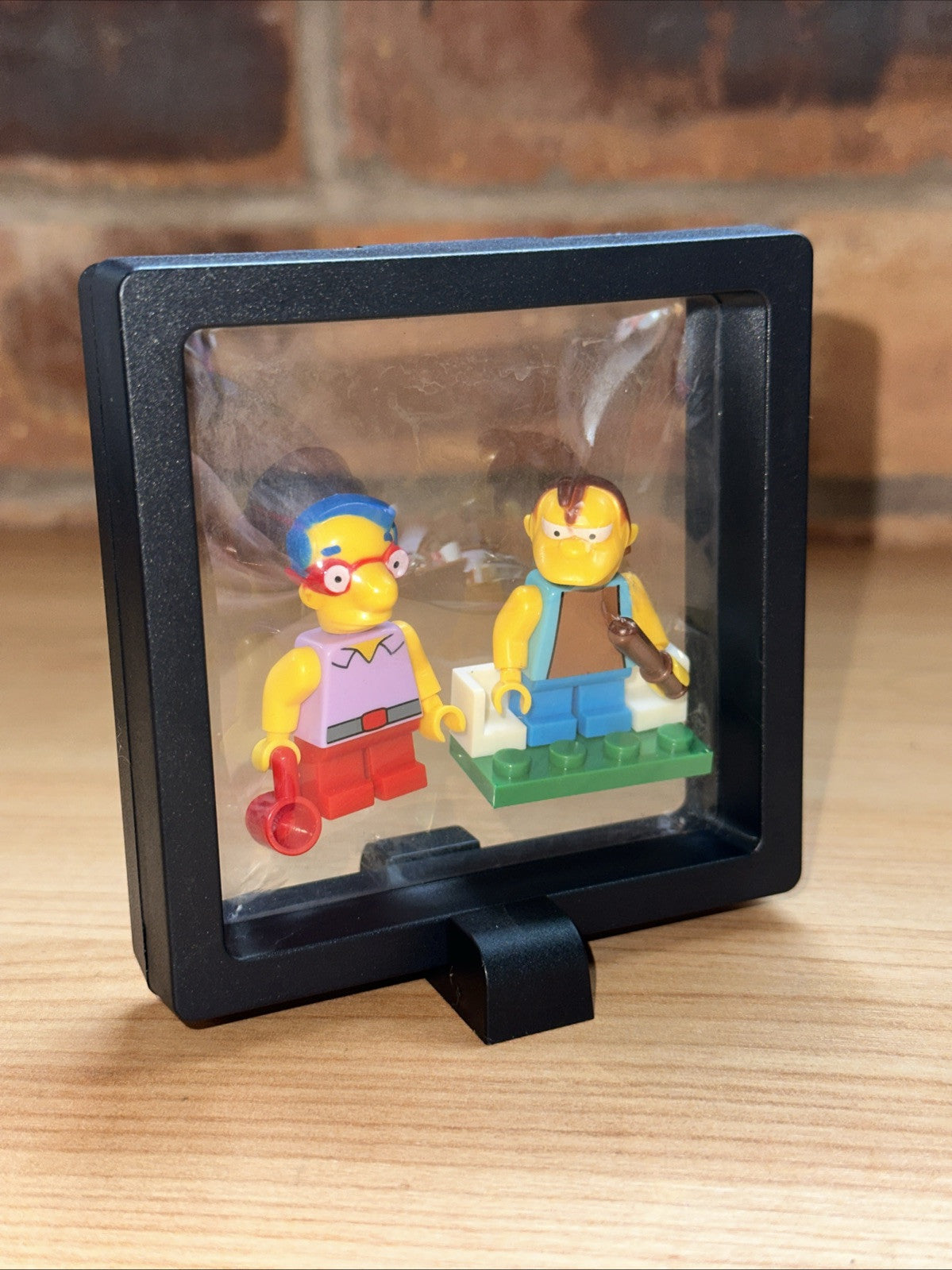 Brick Mini Figure Display Case The Simpsons Millhouse Being Bullied By Nelson0