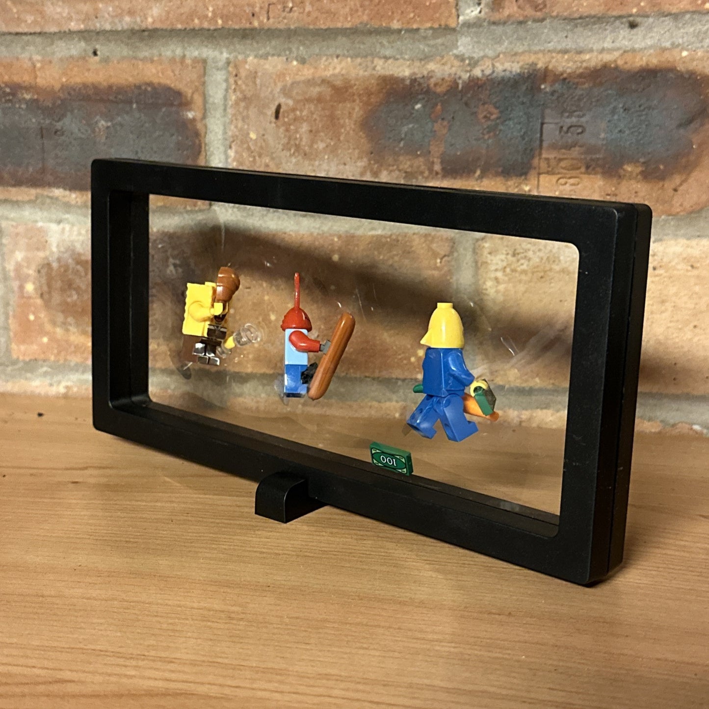 Brick Mini Figure Display Case & 3 Figures SpongeBob & Mr Krabs Food Fight