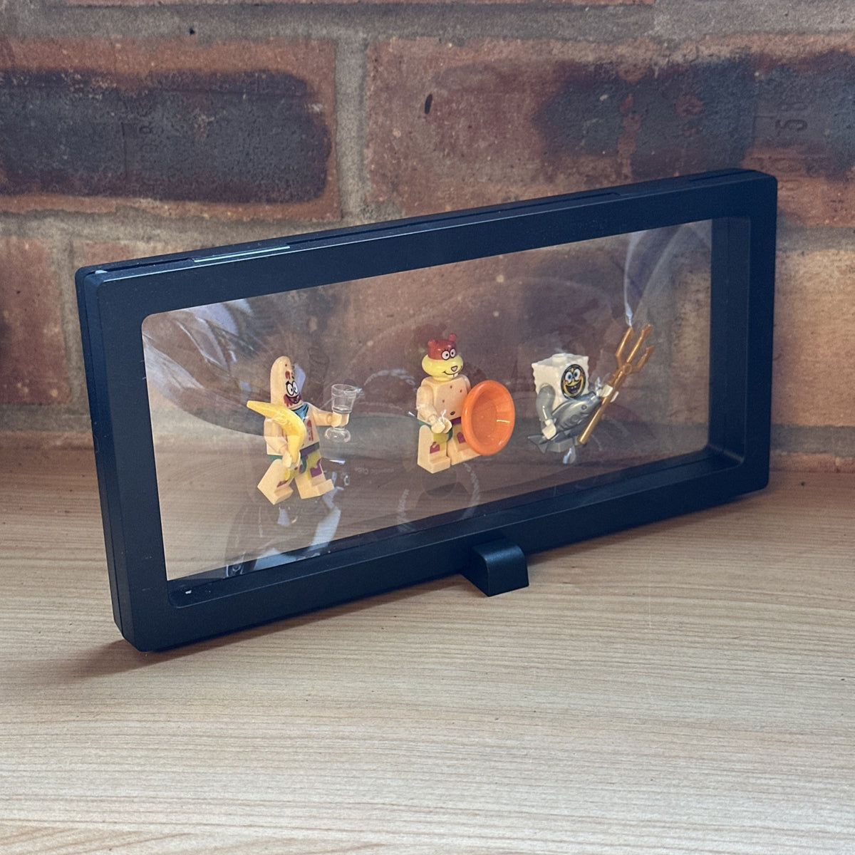 Brick Mini Figure Display Case & 3 Figures SpongeBob Patrick Sandy Neptune Battl1