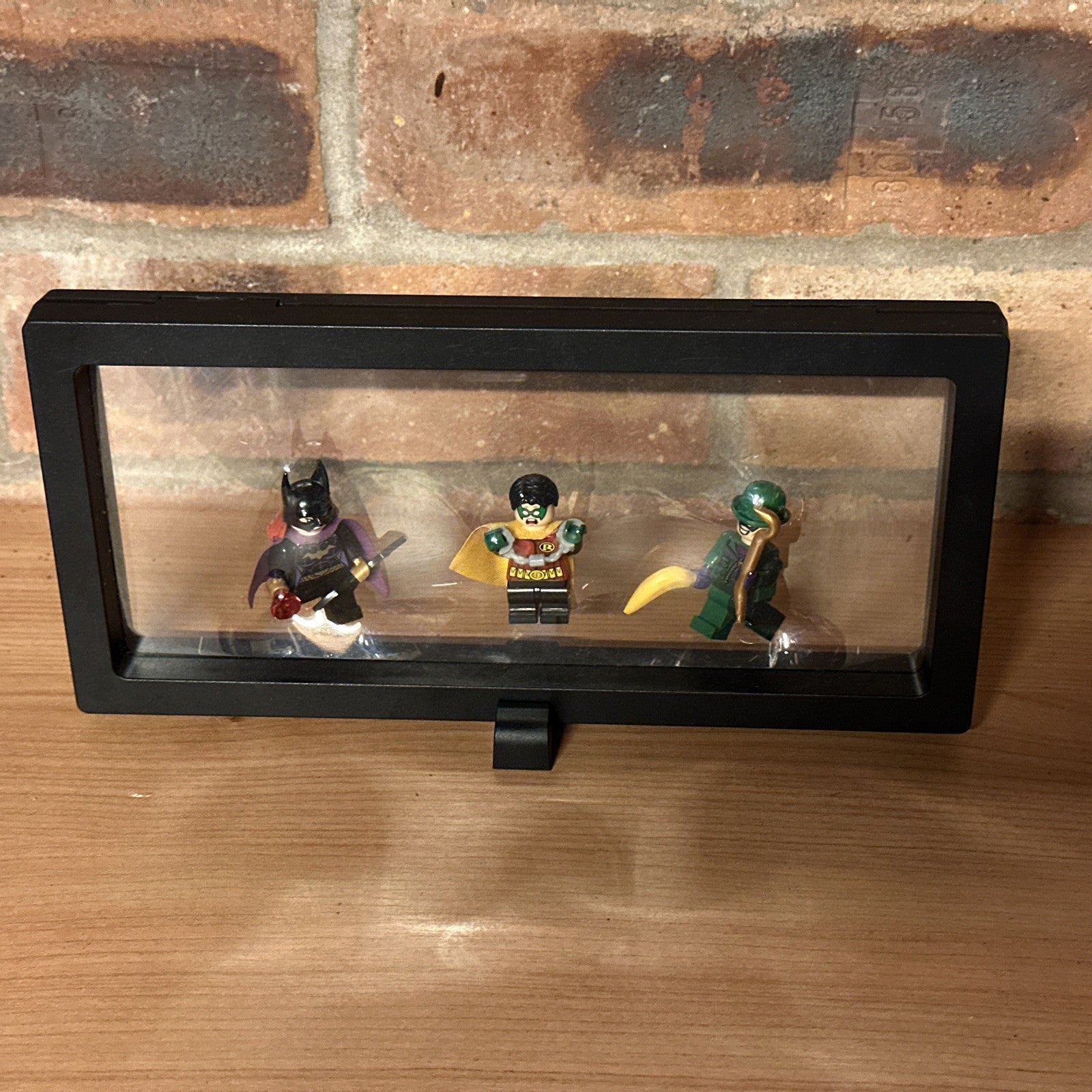 Brick Mini Figure Display Case & 3 Figures Batwoman Saves Robin From The Riddler