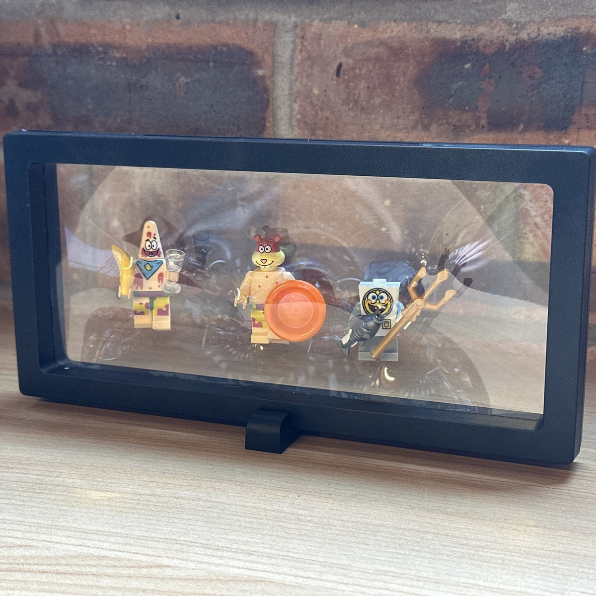 Brick Mini Figure Display Case & 3 Figures SpongeBob Patrick Sandy Neptune Battl3