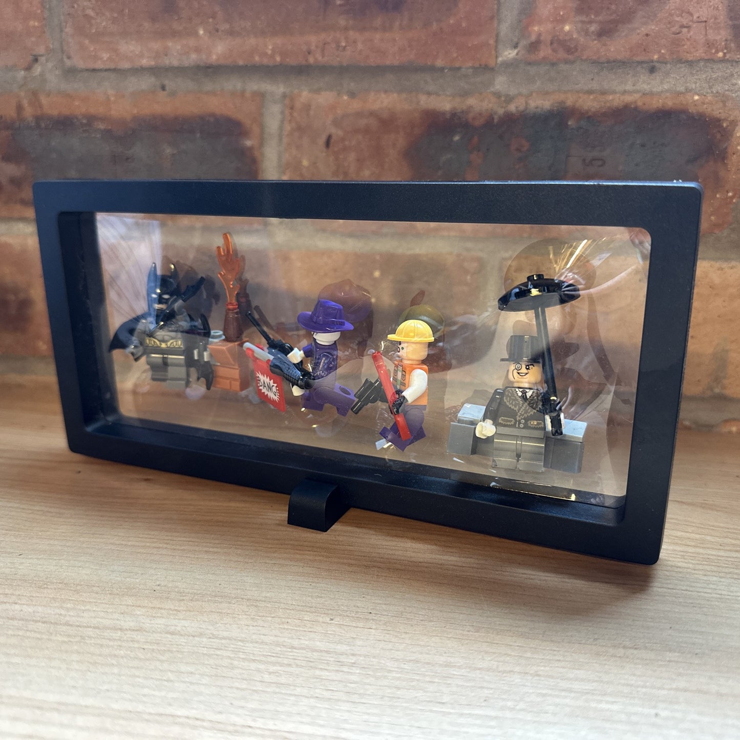 Brick Mini Figure Batman Display Case & 4 Figures Batman Vs Joker & Penguin