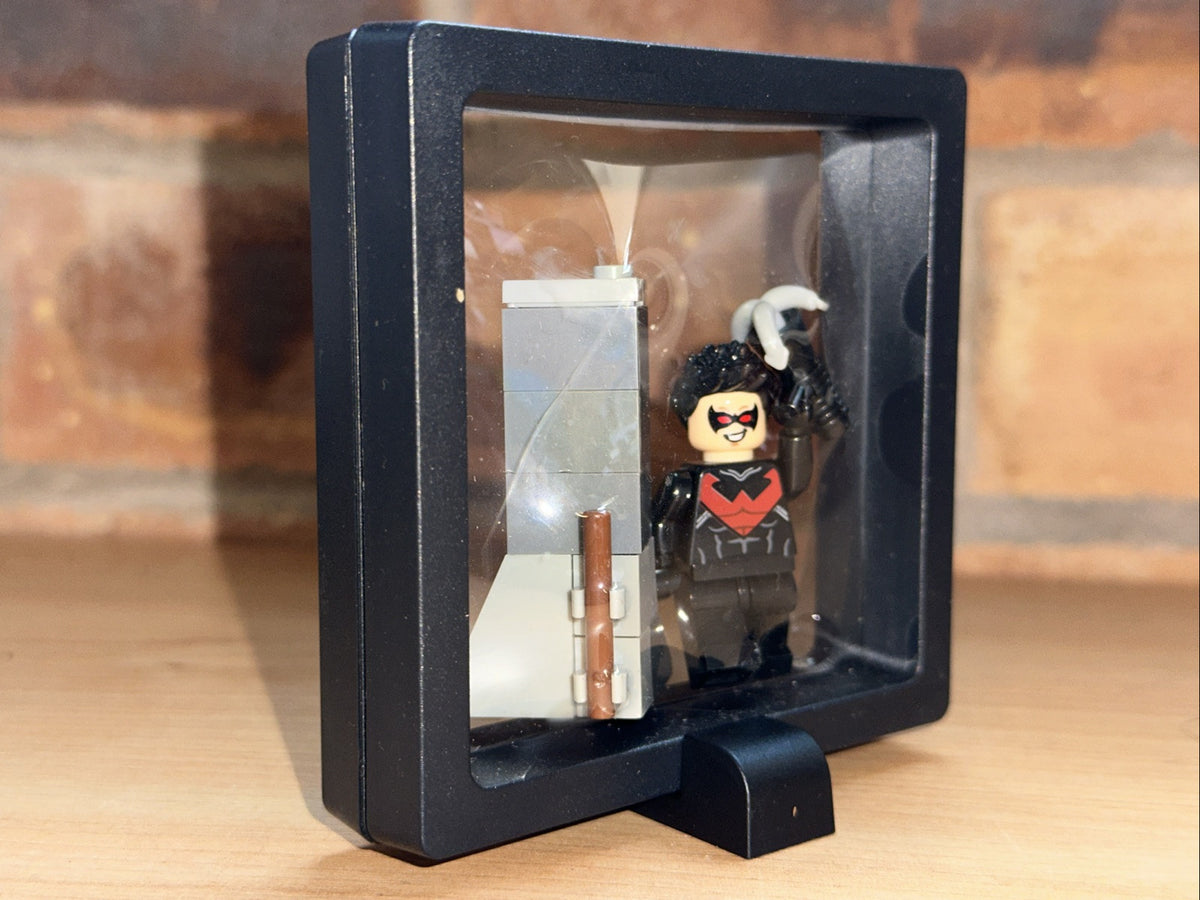 Brick Mini Figure Display Case With Hawkeye Superhero Cult Dc Marvel2