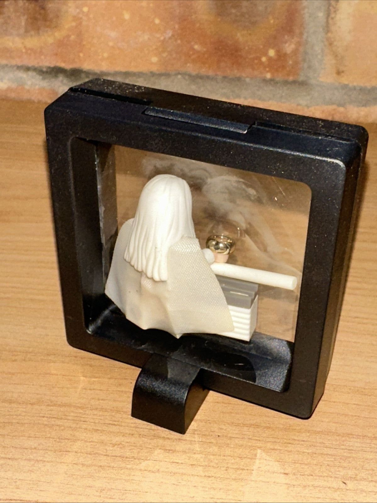 Brick Mini Figure Display Case With Gandalf The White And The Ring LOTR1