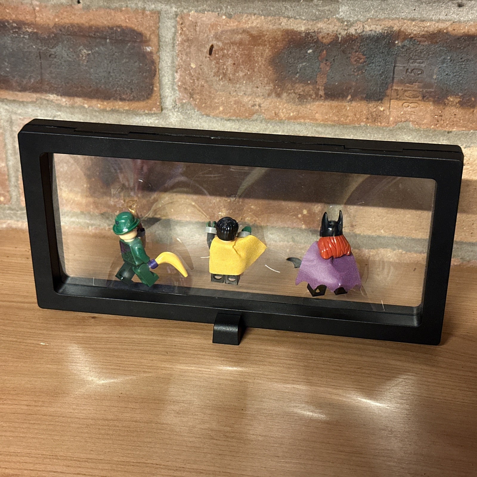 Brick Mini Figure Display Case & 3 Figures Batwoman Saves Robin From The Riddler