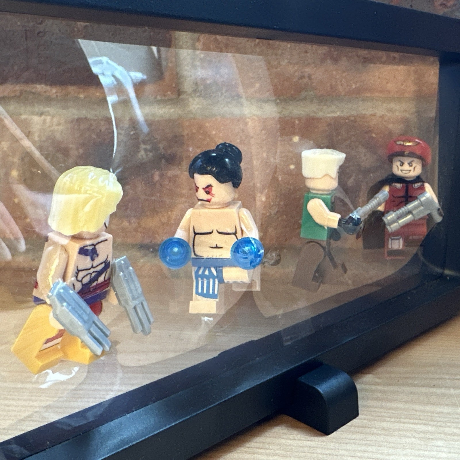 Brick Mini Figure Display Case & 4 Figures Streetfighter Gaming Scene