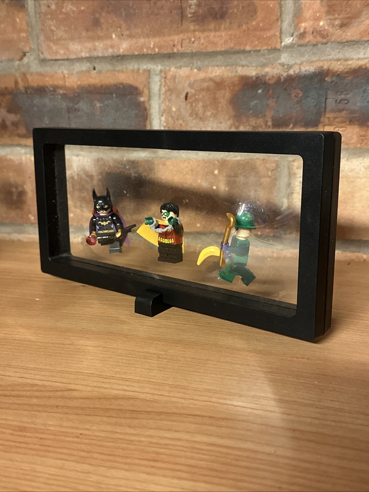 Brick Mini Figure Display Case & 3 Figures Batwoman Saves Robin From The Riddler