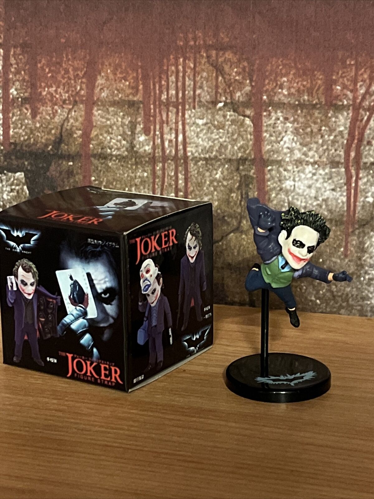 The Dark Knight Batman Joker Heath Ledger Blown Up Key Ring Figure Set Gift bag - SOScollectible