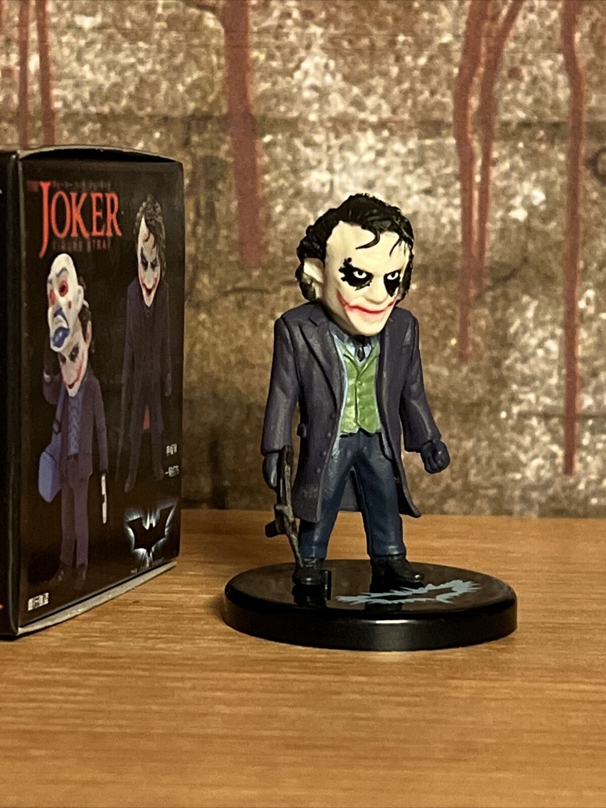 The Dark Knight Batman Joker Heath Ledger Machine Gun Key Ring Set Gift bag - SOScollectible