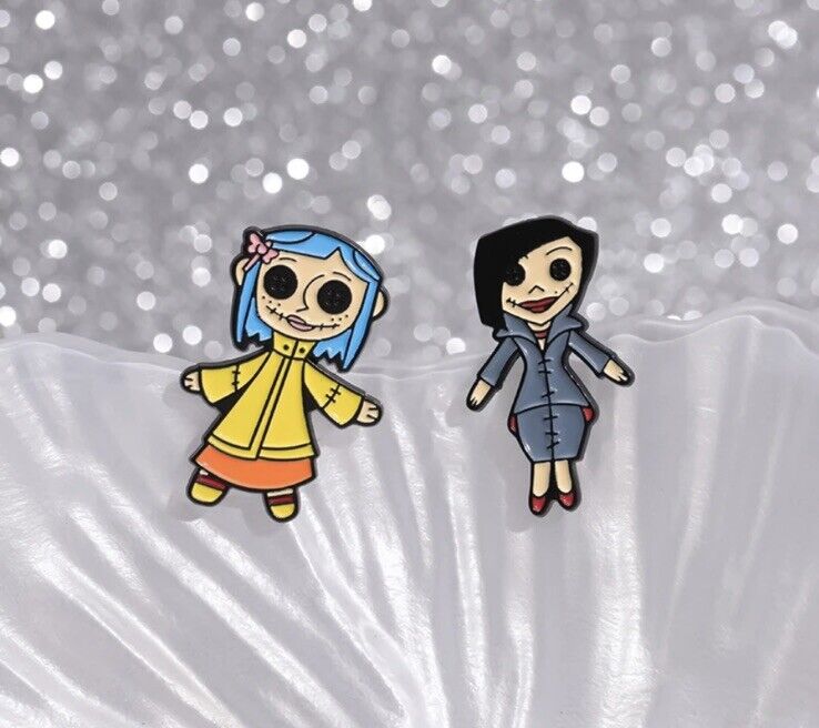 x 6 Coraline Doll Pin Enamel Metal Badge Cult Movie Gaiman Book Set gift bag - SOScollectible